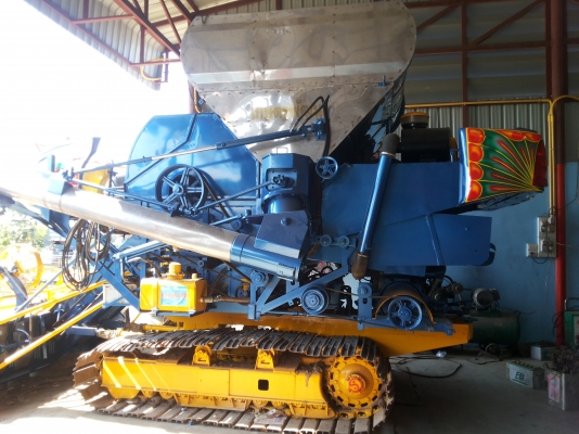 ขายรถเกี่ยวข้าว รุ่น ใหม่ใหญ่กว่าเดิม ตัวเดิน 12 HTปั้มเบอร์22 เครื่อง GO8C เทอร์โบ