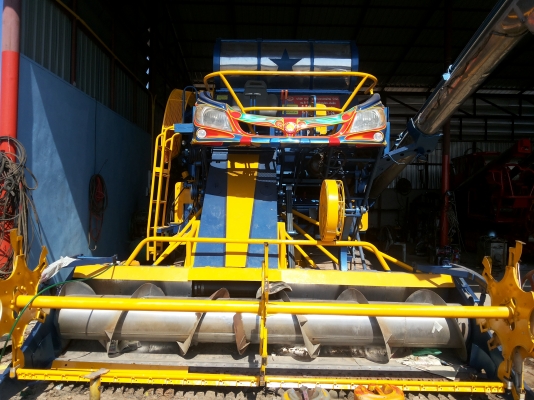 ขายรถเกี่ยวข้าว รุ่น ใหม่ใหญ่กว่าเดิม ตัวเดิน 12 HTปั้มเบอร์22 เครื่อง GO8C เทอร์โบ