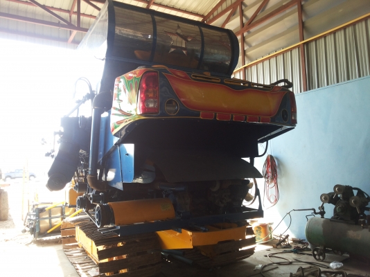 ขายรถเกี่ยวข้าว รุ่น ใหม่ใหญ่กว่าเดิม ตัวเดิน 12 HTปั้มเบอร์22 เครื่อง GO8C เทอร์โบ