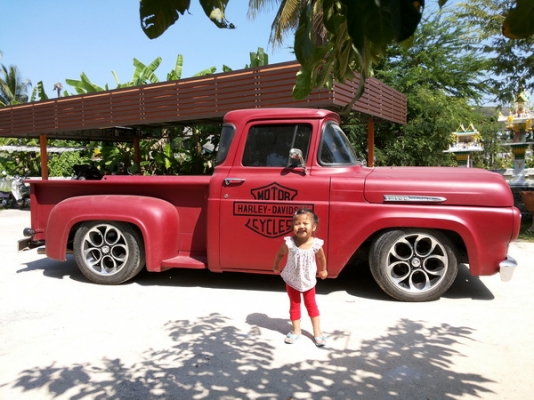 ขายล้อแม็กขอบ18นิ้วพร้อมยางราคา10,000บาท