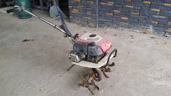 รถพรวนดินเดินตาม ขนาด 2.5 แรง เก่าญี่ปุ่น เครื่องยนต์ HONDA พร้อมชุดพรวนดิน