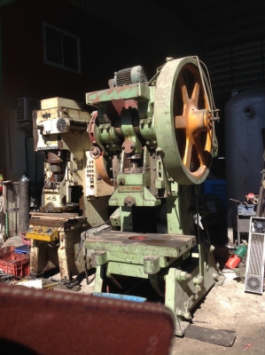 เครื่องปั้ม LAI-FU-80TONS