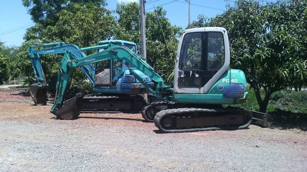 ขายด่วน KOMATSU PC40-7  เก่าญี่ปุ่น  สภาพสวย   พร้อมใช้  สนใจโทร  089-3818694  ดวงนภา