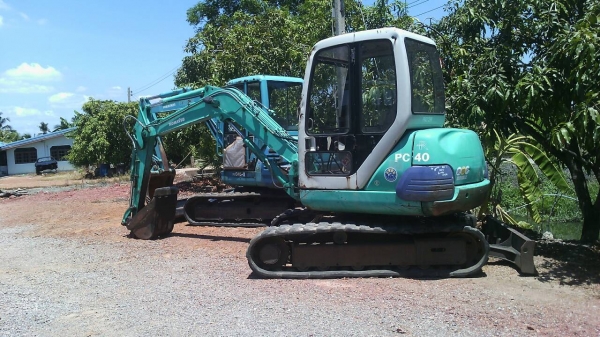 ขายด่วน KOMATSU PC40-7  เก่าญี่ปุ่น  สภาพสวย   พร้อมใช้  สนใจโทร  089-3818694  ดวงนภา