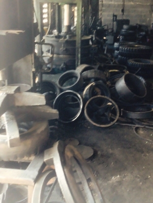 รับหล่อดอกยางตันและยางลมทุกขนาด จำหน่ายยางใหม่ทุกยี่ห้อ ทั้งตันและลม คร้า