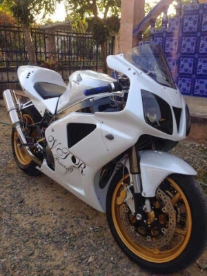 vtr 1000