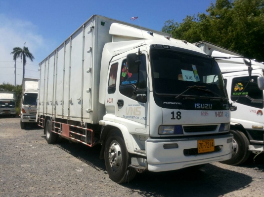 รถบรรทุก ตู้ 10 บาน ISUZU ปี 48 รุ่น FTR ติดแก็สNGV ราคา 570,000 บ.