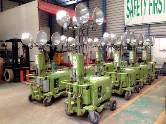 Tower Light FKC4041 ไฟส่องสว่าง 4 ดวง/ 27A/ 100V/ 2.7kva/ สูง 4.75 เมตร  สนใจโทร. 080-6565422 (หนิง)