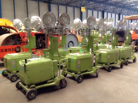 Tower Light FKC4041 ไฟส่องสว่าง 4 ดวง/ 27A/ 100V/ 2.7kva/ สูง 4.75 เมตร  สนใจโทร. 080-6565422 (หนิง)