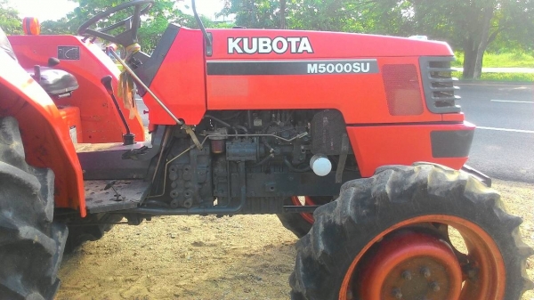 ขายรถไถ KUBOTA M 5000 สภาพดีเดิมๆพร้อมใช้งาน อุปกรณ์ครบ 3 ชิ้นมีพร้อมดันหน้า ผานพรวนและ โรตารี่