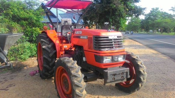 ขายรถไถ KUBOTA M 5000 สภาพดีเดิมๆพร้อมใช้งาน อุปกรณ์ครบ 3 ชิ้นมีพร้อมดันหน้า ผานพรวนและ โรตารี่