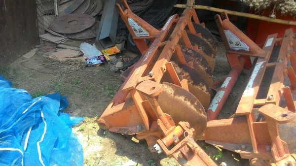 ขายรถไถ KUBOTA M 5000 สภาพดีเดิมๆพร้อมใช้งาน อุปกรณ์ครบ 3 ชิ้นมีพร้อมดันหน้า ผานพรวนและ โรตารี่