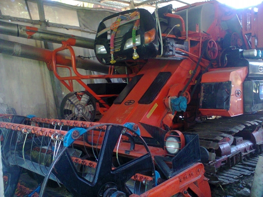 รถเกี่ยวข้าวศักดิ์พัฒนา