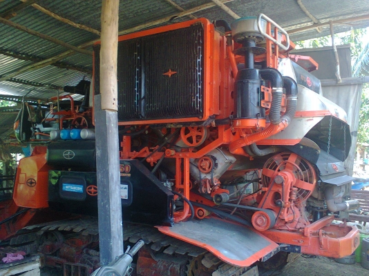 รถเกี่ยวข้าวศักดิ์พัฒนา