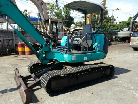 รถขุดดิน PC40R-8-31103