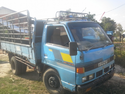 ขายรถหกล้อช่วงสั้น ISUZU NKR 88  แรงม้า  คัดซีส์สวย กระบะไม่ผุ คอกเหล็กแป็ปมีเสริมเหล็กฉากอย่าหนา  สภาพพร้อมใช้งาน