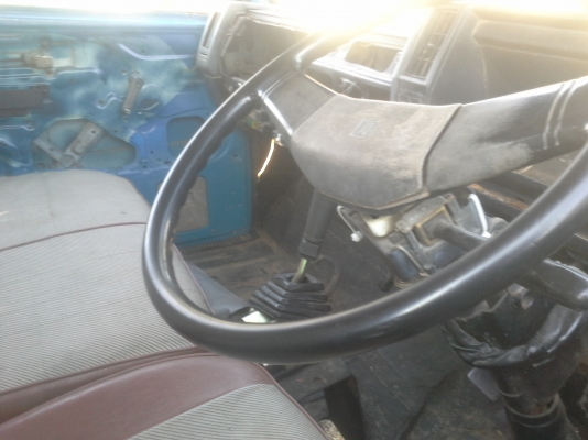 ขายรถหกล้อช่วงสั้น ISUZU NKR 88  แรงม้า  คัดซีส์สวย กระบะไม่ผุ คอกเหล็กแป็ปมีเสริมเหล็กฉากอย่าหนา  สภาพพร้อมใช้งาน