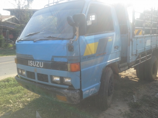 ขายรถหกล้อช่วงสั้น ISUZU NKR 88  แรงม้า  คัดซีส์สวย กระบะไม่ผุ คอกเหล็กแป็ปมีเสริมเหล็กฉากอย่าหนา  สภาพพร้อมใช้งาน