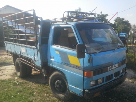 ขายรถหกล้อช่วงสั้น ISUZU NKR 88  แรงม้า  คัดซีส์สวย กระบะไม่ผุ คอกเหล็กแป็ปมีเสริมเหล็กฉากอย่าหนา  สภาพพร้อมใช้งาน