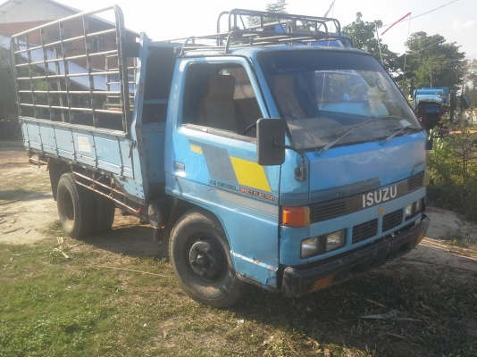 ขายรถหกล้อช่วงสั้น ISUZU NKR 88  แรงม้า  คัดซีส์สวย กระบะไม่ผุ คอกเหล็กแป็ปมีเสริมเหล็กฉากอย่าหนา  สภาพพร้อมใช้งาน