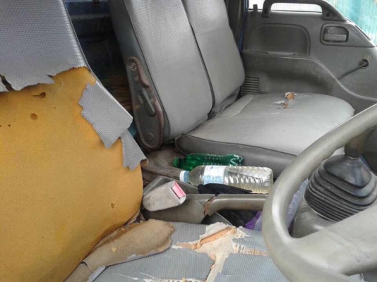 6 ล้อ 120 แรง ฝาขาว ปี 2541 ใช้น้อย 1 แสนกว่ากิโล รถสวย เล่มพร้อม กระบะยาว 4.30 ม.