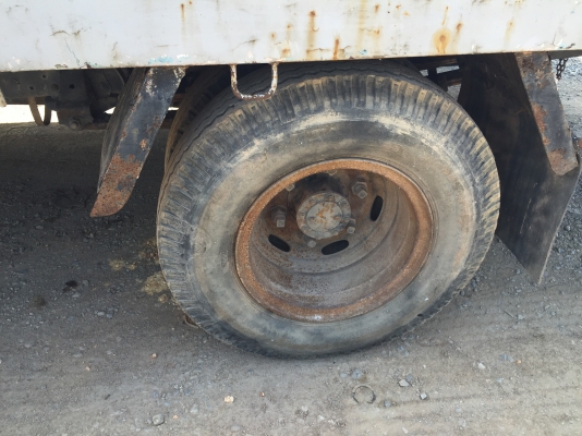 6 ล้อ 120 แรง ฝาขาว ปี 2541 ใช้น้อย 1 แสนกว่ากิโล รถสวย เล่มพร้อม กระบะยาว 4.30 ม.