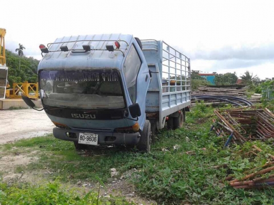 6 ล้อ 120 แรง ฝาขาว ปี 2541 ใช้น้อย 1 แสนกว่ากิโล รถสวย เล่มพร้อม กระบะยาว 4.30 ม.