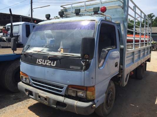 6 ล้อ 120 แรง ฝาขาว ปี 2541 ใช้น้อย 1 แสนกว่ากิโล รถสวย เล่มพร้อม กระบะยาว 4.30 ม.