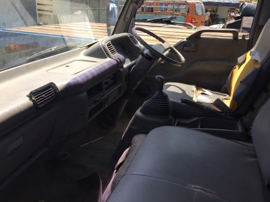 6 ล้อ 120 แรง ฝาขาว ปี 2541 ใช้น้อย 1 แสนกว่ากิโล รถสวย เล่มพร้อม กระบะยาว 4.30 ม.