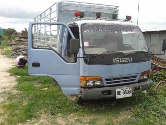 6 ล้อ 120 แรง ฝาขาว ปี 2541 ใช้น้อย 1 แสนกว่ากิโล รถสวย เล่มพร้อม กระบะยาว 4.30 ม.