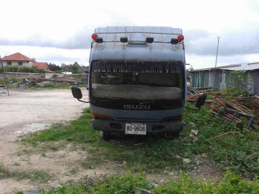 6 ล้อ 120 แรง ฝาขาว ปี 2541 ใช้น้อย 1 แสนกว่ากิโล รถสวย เล่มพร้อม กระบะยาว 4.30 ม.