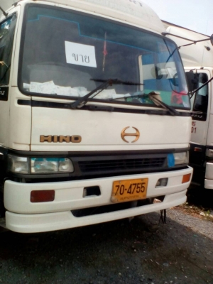 Hino รถตู้แห้ง 10 บาน 6 ล้อ