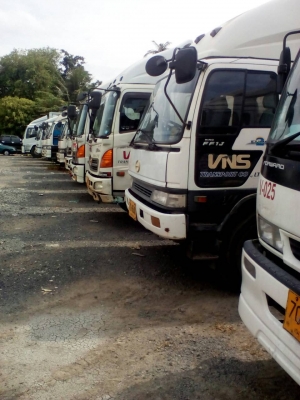 Hino รถตู้แห้ง 10 บาน 6 ล้อ