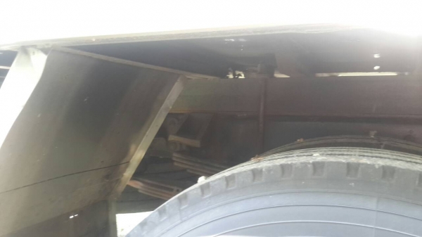 รถฮีโน่ 6 ล้อตู้  FC4J  เปลื่ยนเครื่อง 150 แรงม้า. ปี 45        สนใจติดต่อ  081 - 6079515