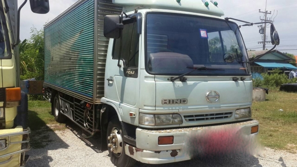 รถฮีโน่ 6 ล้อตู้  FC4J  เปลื่ยนเครื่อง 150 แรงม้า. ปี 45        สนใจติดต่อ  081 - 6079515