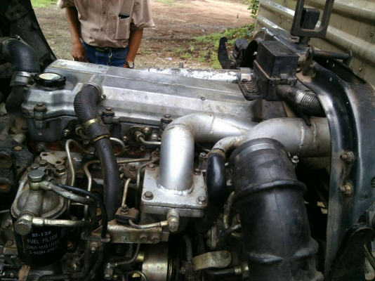 รถฮีโน่ 6 ล้อตู้  FC4J  เปลื่ยนเครื่อง 150 แรงม้า. ปี 45        สนใจติดต่อ  081 - 6079515