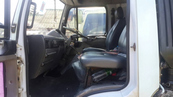 รถฮีโน่ 6 ล้อตู้  FC4J  เปลื่ยนเครื่อง 150 แรงม้า. ปี 45        สนใจติดต่อ  081 - 6079515