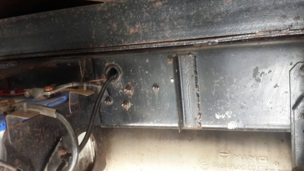 รถฮีโน่ 6 ล้อตู้  FC4J  เปลื่ยนเครื่อง 150 แรงม้า. ปี 45        สนใจติดต่อ  081 - 6079515