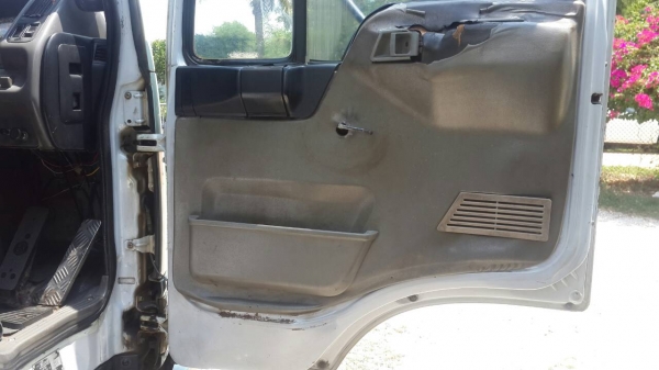 รถฮีโน่ 6 ล้อตู้  FC4J  เปลื่ยนเครื่อง 150 แรงม้า. ปี 45        สนใจติดต่อ  081 - 6079515