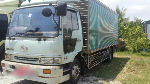 รถฮีโน่ 6 ล้อตู้  FC4J  เปลื่ยนเครื่อง 150 แรงม้า. ปี 45        สนใจติดต่อ  081 - 6079515