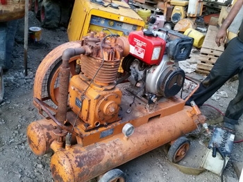 มาอีกตัวครับ  - ขาย เครื่องปั้มลม 9 แรง YANMAR 9PS ดีเชล ถังคู่ ลมแรง เก่านอก