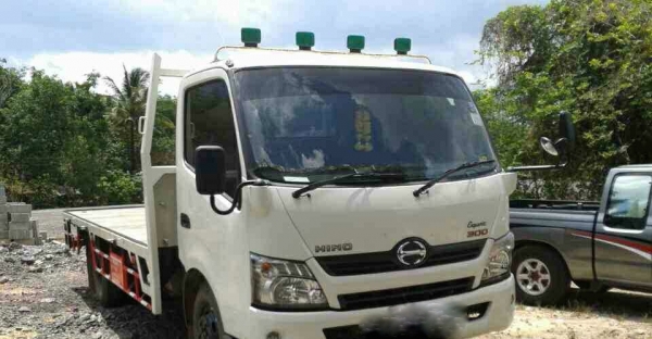 รถฮีโน่ 6 ล้อ ทูโถ้ / พื้นเรียบ 150 แรงม้า. ปี 57.  ( รถวิ่ง 5x,xxx กว่า กม. )     สนใจติดต่อ  081 - 6079515