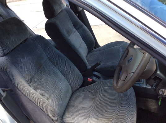 ขายรถ Honda accord ตาเพชรไฟท้ายสั้น ปี93 เครื่องเดิมหัวฉีด 2.0 เกียร์ธรรมดา เพาเวอร์ ไฟฟ้าทั้งคัน ภายในเบาะสวยไม่มีขาด เก็บงานนิดหน่อย แอร์เย็นฉ่ำ ตัวถังบางเดิมสีใหม่ๆสีขาวมุก สีเงาสวยทั้งคัน แม็กขอบ 16" ยางดี เครื่องแน่นวิ่งดี รถสีสวยทางดี พร้อมใช้