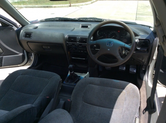 ขายรถ Honda accord ตาเพชรไฟท้ายสั้น ปี93 เครื่องเดิมหัวฉีด 2.0 เกียร์ธรรมดา เพาเวอร์ ไฟฟ้าทั้งคัน ภายในเบาะสวยไม่มีขาด เก็บงานนิดหน่อย แอร์เย็นฉ่ำ ตัวถังบางเดิมสีใหม่ๆสีขาวมุก สีเงาสวยทั้งคัน แม็กขอบ 16" ยางดี เครื่องแน่นวิ่งดี รถสีสวยทางดี พร้อมใช้