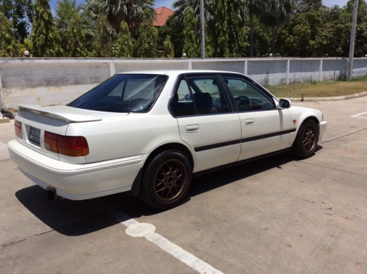 ขายรถ Honda accord ตาเพชรไฟท้ายสั้น ปี93 เครื่องเดิมหัวฉีด 2.0 เกียร์ธรรมดา เพาเวอร์ ไฟฟ้าทั้งคัน ภายในเบาะสวยไม่มีขาด เก็บงานนิดหน่อย แอร์เย็นฉ่ำ ตัวถังบางเดิมสีใหม่ๆสีขาวมุก สีเงาสวยทั้งคัน แม็กขอบ 16" ยางดี เครื่องแน่นวิ่งดี รถสีสวยทางดี พร้อมใช้
