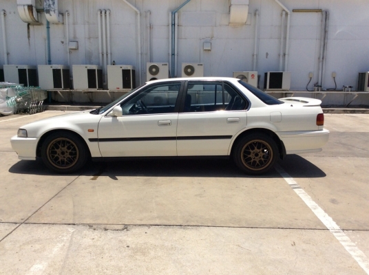 ขายรถ Honda accord ตาเพชรไฟท้ายสั้น ปี93 เครื่องเดิมหัวฉีด 2.0 เกียร์ธรรมดา เพาเวอร์ ไฟฟ้าทั้งคัน ภายในเบาะสวยไม่มีขาด เก็บงานนิดหน่อย แอร์เย็นฉ่ำ ตัวถังบางเดิมสีใหม่ๆสีขาวมุก สีเงาสวยทั้งคัน แม็กขอบ 16" ยางดี เครื่องแน่นวิ่งดี รถสีสวยทางดี พร้อมใช้