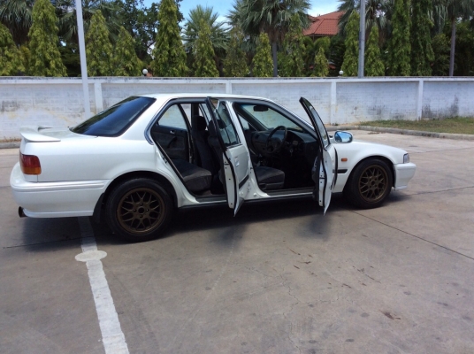 ขายรถ Honda accord ตาเพชรไฟท้ายสั้น ปี93 เครื่องเดิมหัวฉีด 2.0 เกียร์ธรรมดา เพาเวอร์ ไฟฟ้าทั้งคัน ภายในเบาะสวยไม่มีขาด เก็บงานนิดหน่อย แอร์เย็นฉ่ำ ตัวถังบางเดิมสีใหม่ๆสีขาวมุก สีเงาสวยทั้งคัน แม็กขอบ 16" ยางดี เครื่องแน่นวิ่งดี รถสีสวยทางดี พร้อมใช้
