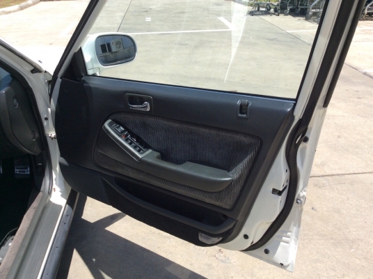 ขายรถ Honda accord ตาเพชรไฟท้ายสั้น ปี93 เครื่องเดิมหัวฉีด 2.0 เกียร์ธรรมดา เพาเวอร์ ไฟฟ้าทั้งคัน ภายในเบาะสวยไม่มีขาด เก็บงานนิดหน่อย แอร์เย็นฉ่ำ ตัวถังบางเดิมสีใหม่ๆสีขาวมุก สีเงาสวยทั้งคัน แม็กขอบ 16" ยางดี เครื่องแน่นวิ่งดี รถสีสวยทางดี พร้อมใช้