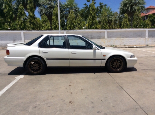 ขายรถ Honda accord ตาเพชรไฟท้ายสั้น ปี93 เครื่องเดิมหัวฉีด 2.0 เกียร์ธรรมดา เพาเวอร์ ไฟฟ้าทั้งคัน ภายในเบาะสวยไม่มีขาด เก็บงานนิดหน่อย แอร์เย็นฉ่ำ ตัวถังบางเดิมสีใหม่ๆสีขาวมุก สีเงาสวยทั้งคัน แม็กขอบ 16" ยางดี เครื่องแน่นวิ่งดี รถสีสวยทางดี พร้อมใช้