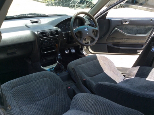 ขายรถ Honda accord ตาเพชรไฟท้ายสั้น ปี93 เครื่องเดิมหัวฉีด 2.0 เกียร์ธรรมดา เพาเวอร์ ไฟฟ้าทั้งคัน ภายในเบาะสวยไม่มีขาด เก็บงานนิดหน่อย แอร์เย็นฉ่ำ ตัวถังบางเดิมสีใหม่ๆสีขาวมุก สีเงาสวยทั้งคัน แม็กขอบ 16" ยางดี เครื่องแน่นวิ่งดี รถสีสวยทางดี พร้อมใช้